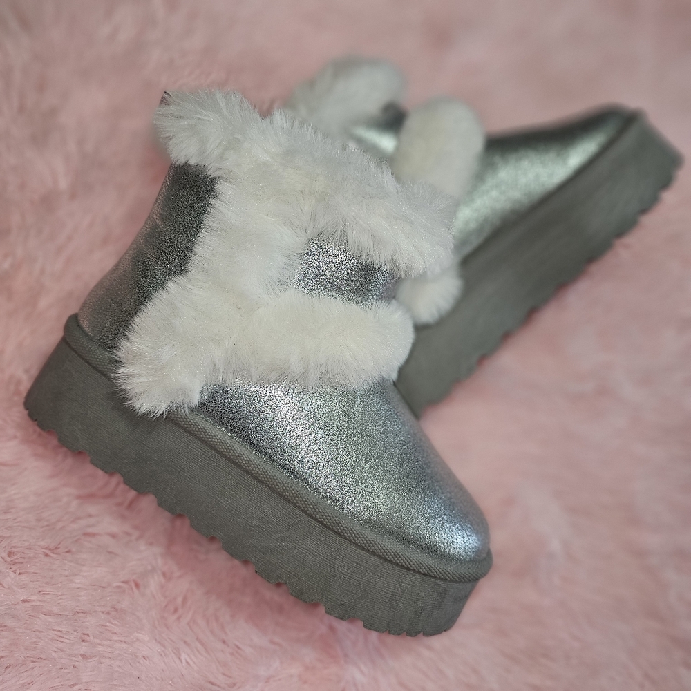 MUDD Brand Grey Silver Glisten Platform Booties with Faux Fur Trim Size 8 New